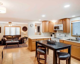 Charming Iowa Abode Near Knoxville Racew - Knoxville - Keuken