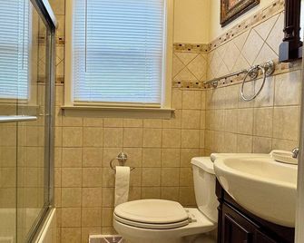 Cozy house for small or big group in Bridgeport WV - Bridgeport