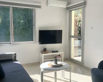 Phaedrus Living Constantinos Seaview Residence - Pafos - Pokój dzienny