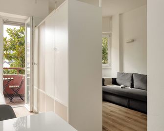 JOIVY Cosy studio with balcony near the city centre - Milán - Sala de estar