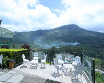 Castillo De Woods - Idukki - Balcony