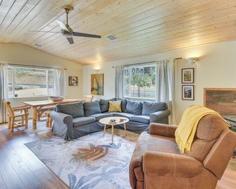 Gateway to Yosemite: Group-Friendly Groveland Home - Groveland