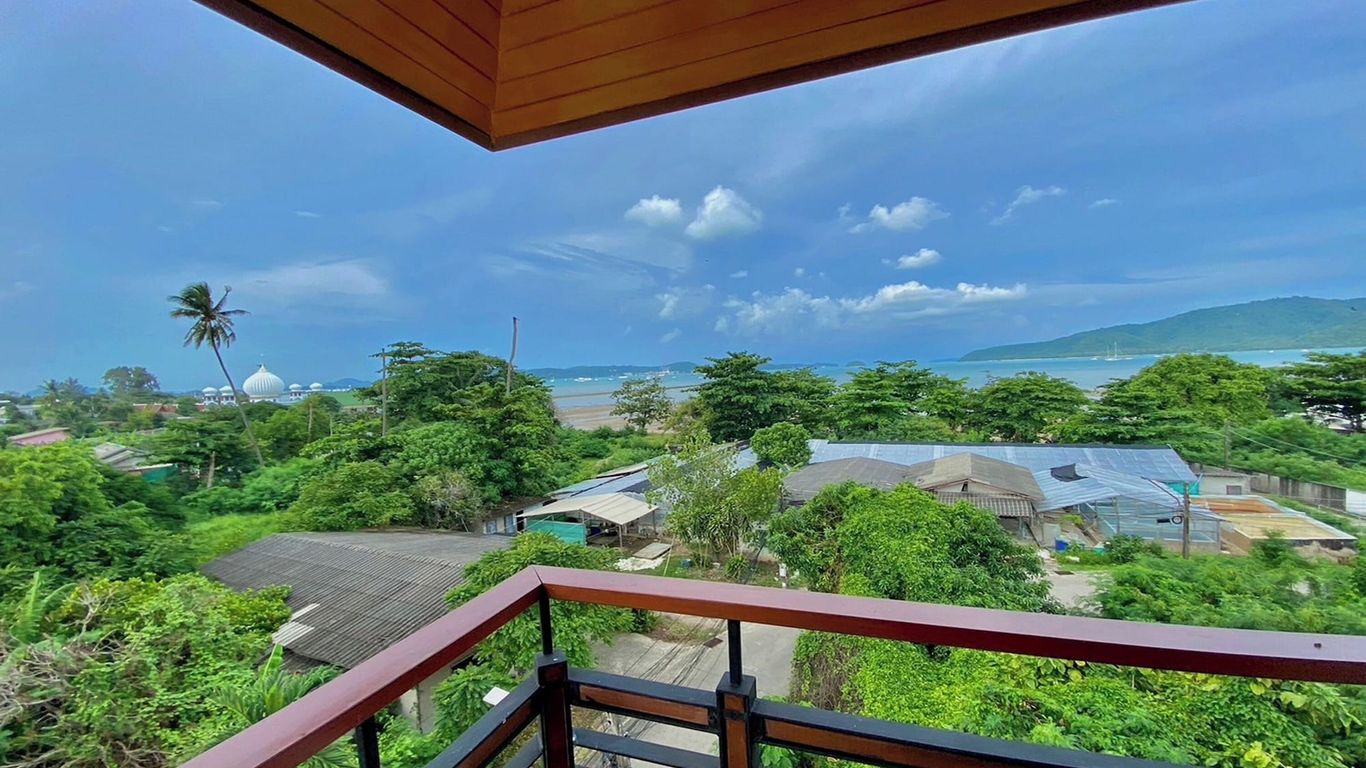 Aqua Resort Phuket - Near Beach and Chalong Pier