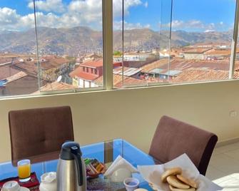 Hostal Casona Arrambide - Cusco - Dining room