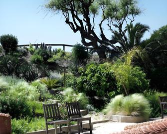 Hotel De La Fossette - Le Lavandou - Patio