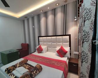 Hotel Jai Surya - Patiala - Camera da letto
