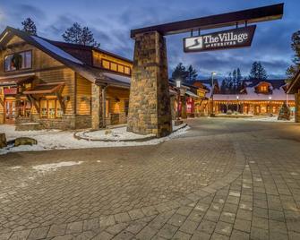 Cozy, Ground-Level Sunriver Condo Has In-Wall Fireplace - Sunriver - Edificio