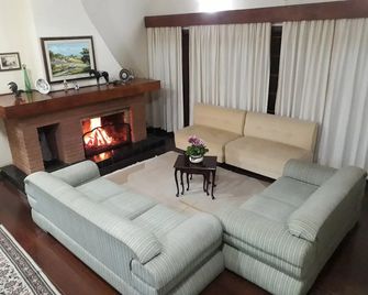 Pousada Lucerna - Campos do Jordao - Huiskamer