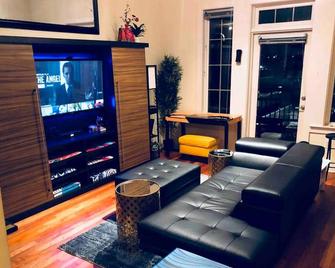 2 Level Super Stylish Loft In Atlantic Station - Atlanta - Sala de estar