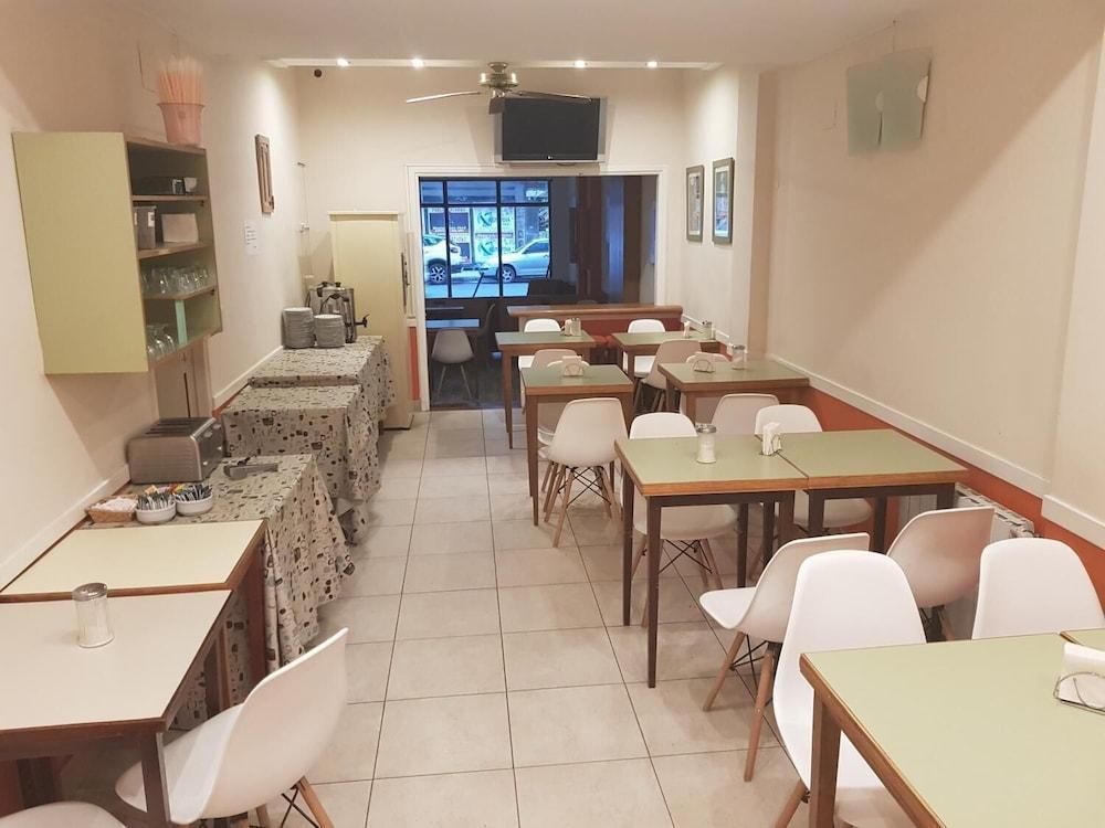 هوتل كومبوستيلا