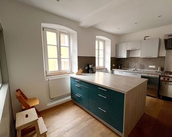 Former inn 'Zur Höll' - guest room and 3 apartments in Marktbreit - Marktbreit - Cocina