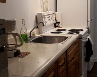 Campbellford Studio Apt 4 - Campbellford - Kitchen