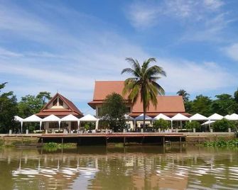 Thararin Villa - Suphan Buri