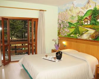 Hotel Orso Bianco - Pescasseroli - Bedroom