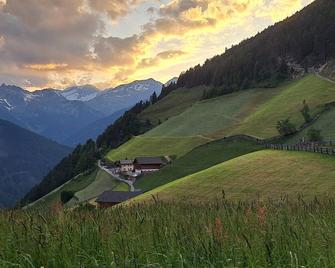 Newly build - quiet holiday home, pets are welcome - Molini di Tures