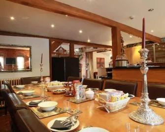 Tonge Barn - Sittingbourne - Dining room