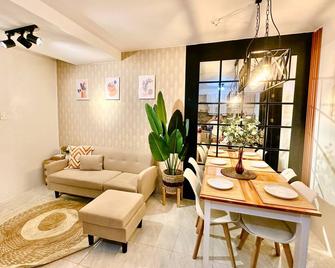 Farmhouse Brandnew Condo/Familysized, 10mins only to BigMalls and ITPark, Max6px - Mandaue City