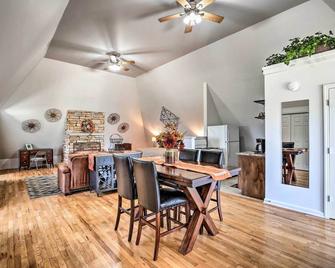 Lake Allatoona Area Studio with Pool and Views! - Cartersville - Dining room