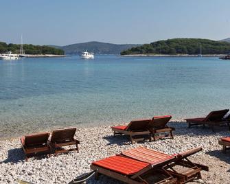 Robinson House Nicolina - Hvar - Strand