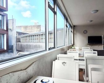 Newton Lodge Auckland - אוקלנד - מרפסת