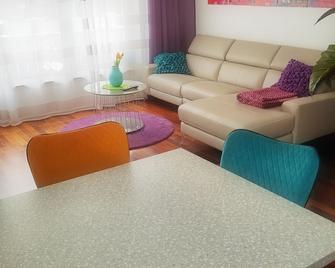 Am Parkeingang der Mathildenhöhe - Darmstadt - Salon