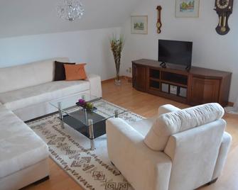 Vacation in the Thuringian Forest - 3 vacation apartment - Friedrichroda - Wohnzimmer