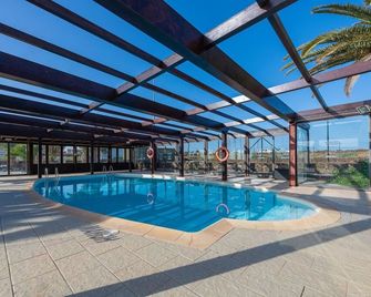 Hotel Rural Restaurante Mahoh - La Oliva - Pool