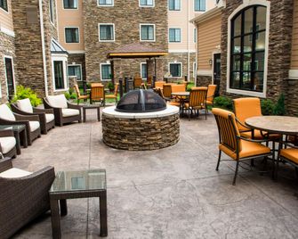 Staybridge Suites Lexington by IHG - לקסינגטון - פטיו