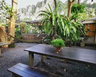 Glur Hostel - או נאנג - פטיו