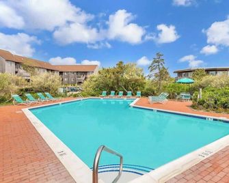 Unit 1827: 1-Bedroom with Loft | 2nd Floor-Partial Ocean View | Dunes East - Amagansett - Pool