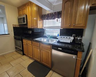 2b Luxurious Villa Dtla Disney Beach Freeway Lax Free Wifi Laundry Cozy Clean - Torrance - Kitchen