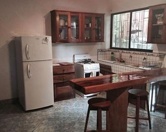 Great views, close to the beach! - Sámara - Küche