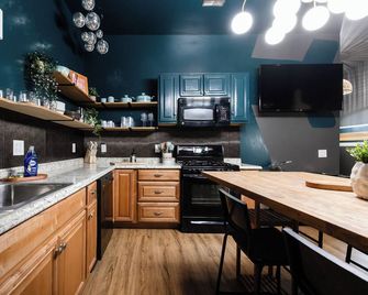 The PanAm Flat - 2bed/2bath next to hospitals & Scott AFB - O'Fallon - Küche