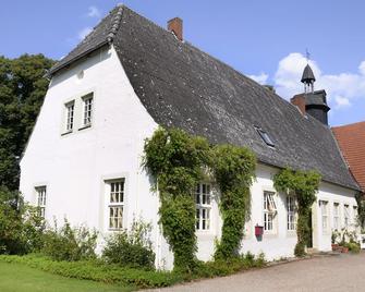Family-friendly apartment in historic countryside manor estate (18th Century) - Melle - Gebäude