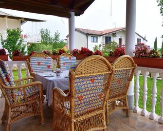 Comfortable apartment in Valizza-Umag, surrounded by greenery, air-conditioned, WiFi - Valica - Balcony