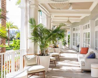 LaPlaya Beach & Golf Resort - A Noble House Resort - נייפלס - לובי