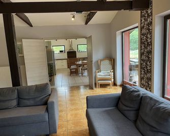 Standalone Idyllic Holiday Home In The Middle Of Nature For 6 To 8 People - 그라보브 - 거실