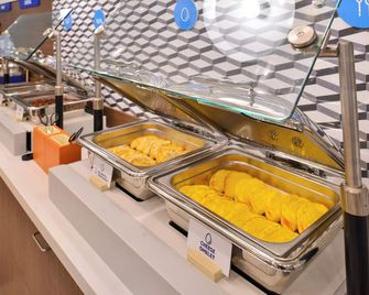 Holiday Inn Express Ludlow - Chicopee Area By IHG - Ludlow - Buffet