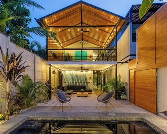 Ventura Santa Teresa - Carmen - Binnenhof