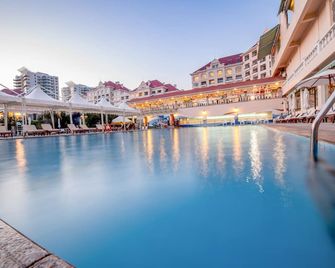 Qingdao Seaview Garden Hotel - Qingdao - Pool