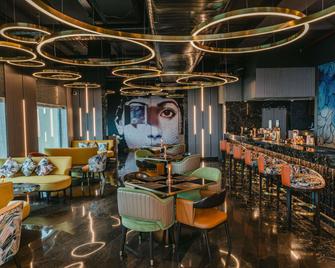 Novotel Mumbai International Airport - Mumbai - Bar