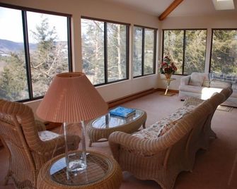 Beautiful Vacation Home with Spectacular Views - Hartford - Sala de estar