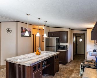 0 Cleaning - Best for Groups and Families - Bastrop - Keuken