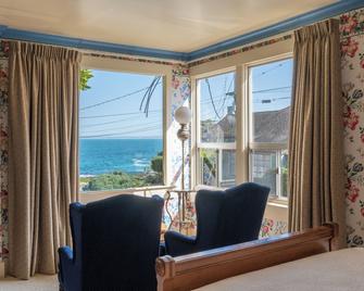 Martine Inn - Pacific Grove - Living room