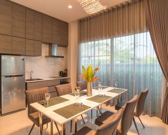 The Haven Krabi Jacuzzi Villa - 므앙끄라비군 - 다이닝룸