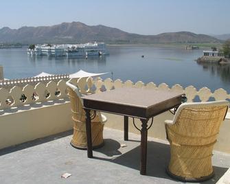 هوتل آشيا هافيلي - أودايبور - شرفة