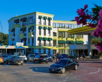 Lord Hotel & Restaurant at AutoStation - Tirana - Building