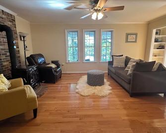 Discover tranquility near Calvert Cliffs - Saint Leonard - Living room