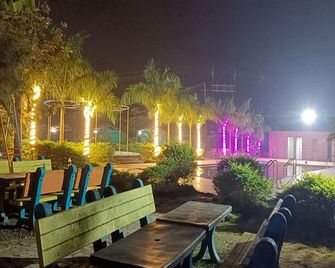 Hotel Metro Palace Resort - Karjat - Patio