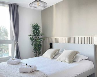 Spacious & luminous property with elevator access - Paris - Bedroom